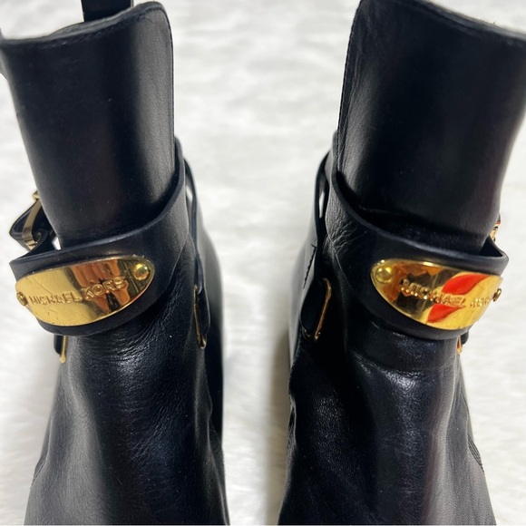 Michael Kors black Arley leather booties‎ with gold detail - Picture 2 of 4